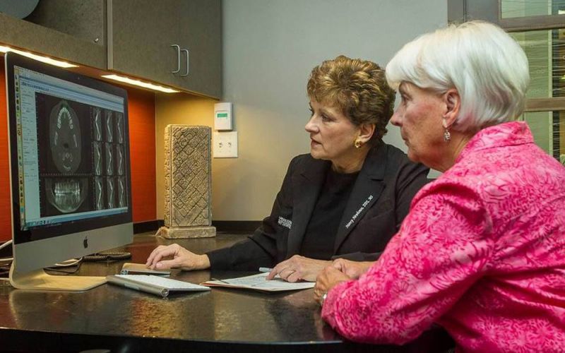 Newhouse Periodontal Expert Explaining A Scan To A Patient